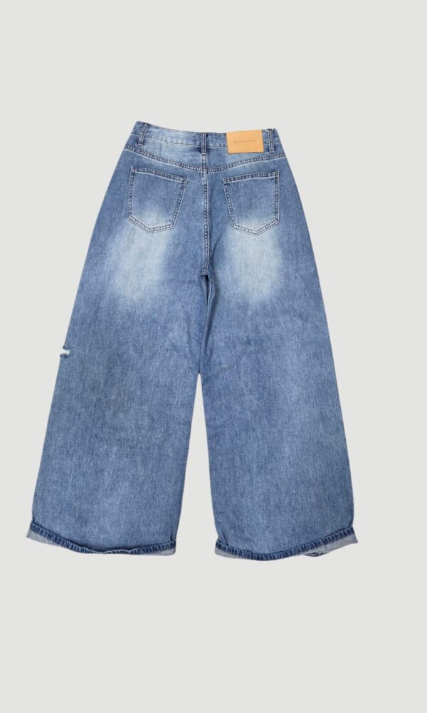 Alternative view of Jean Hard Rock