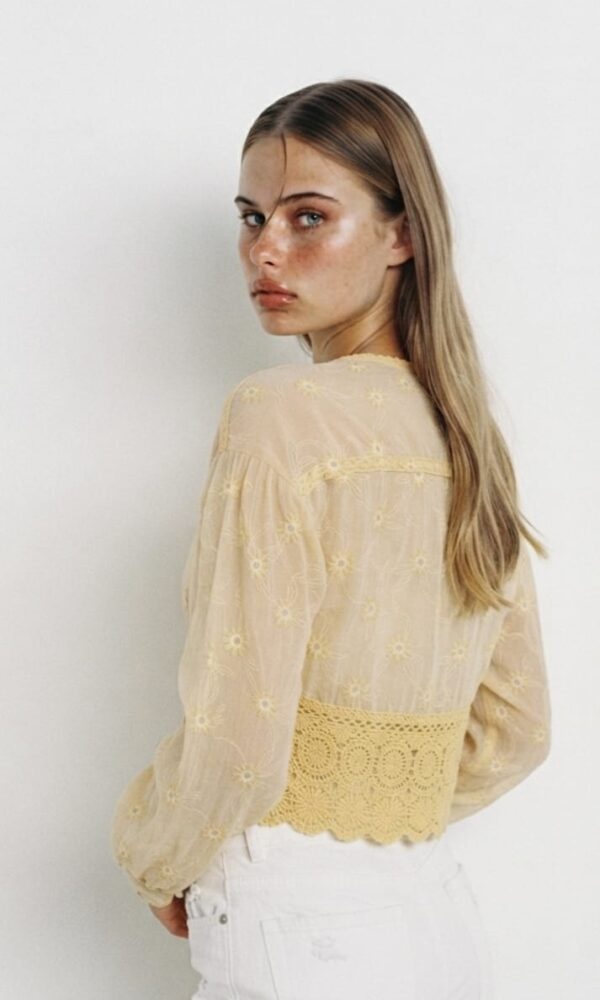 Alternative view of Camisa  Norooway