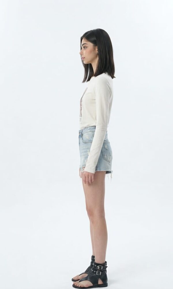 Alternative view of Remera Aura
