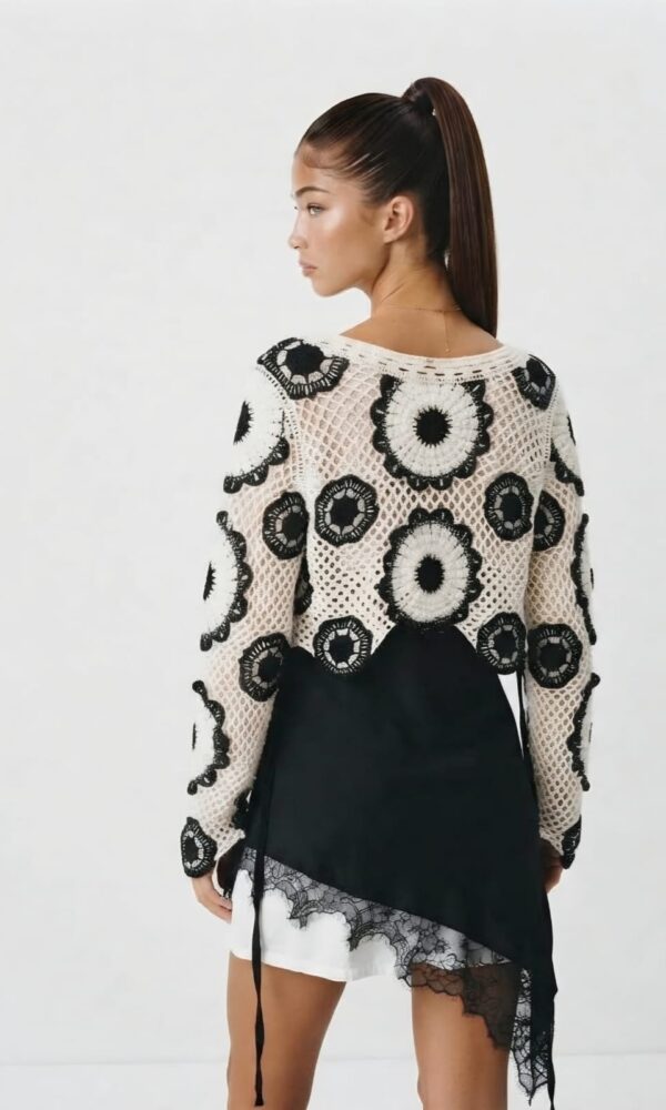 Alternative view of Pareo Maid Look